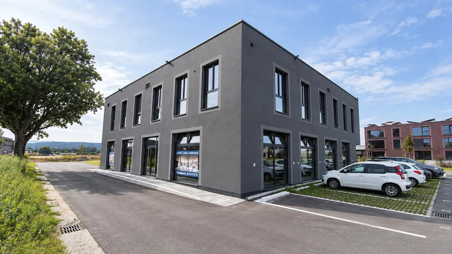 Mixed-use building for rent - Impasse De La Fava 1, 1566 St-Aubin FR - Photo 2