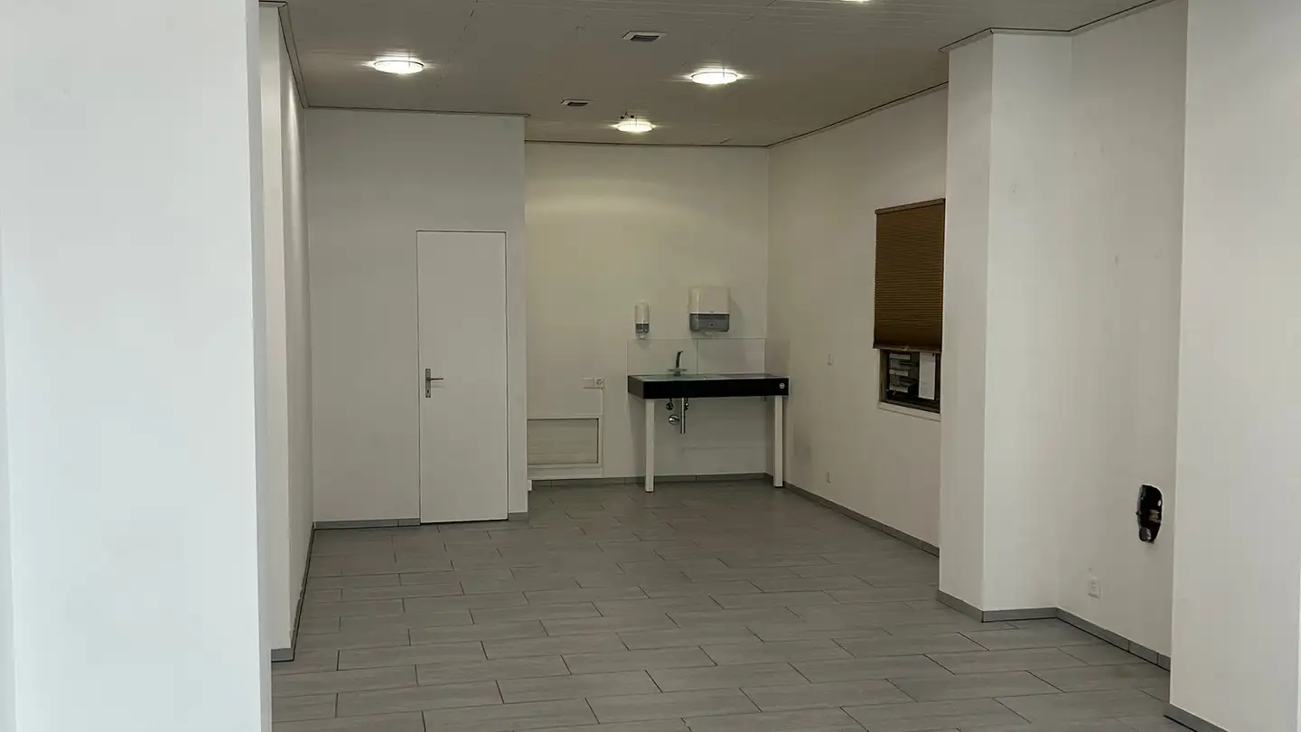 Commercial à louer - Schaffhauserstrasse 70, 8057 Zürich