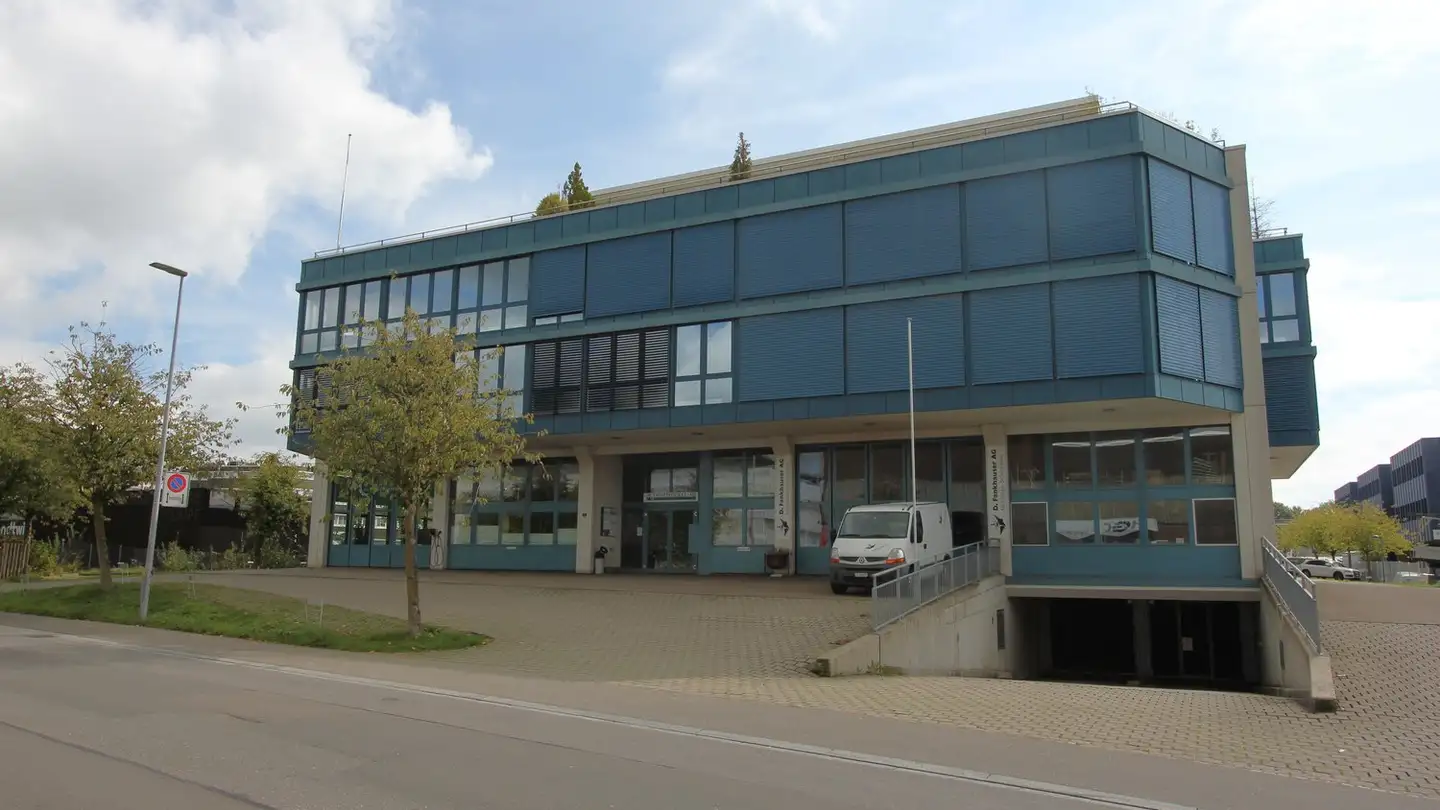 Grand magasin à vendre - Sumpfstrasse 13, 6312 Steinhausen
