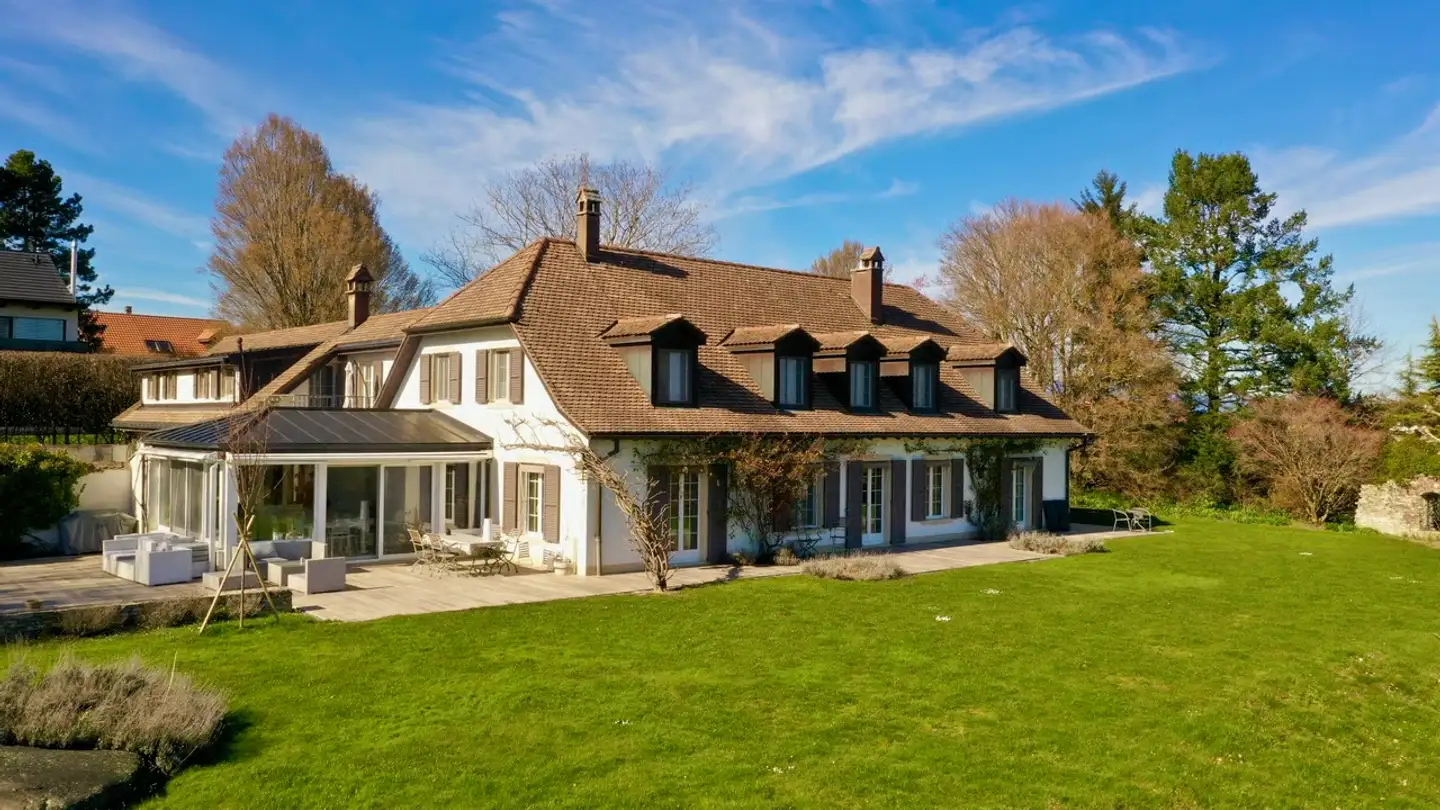 Villa for sale - 1142 Pampigny