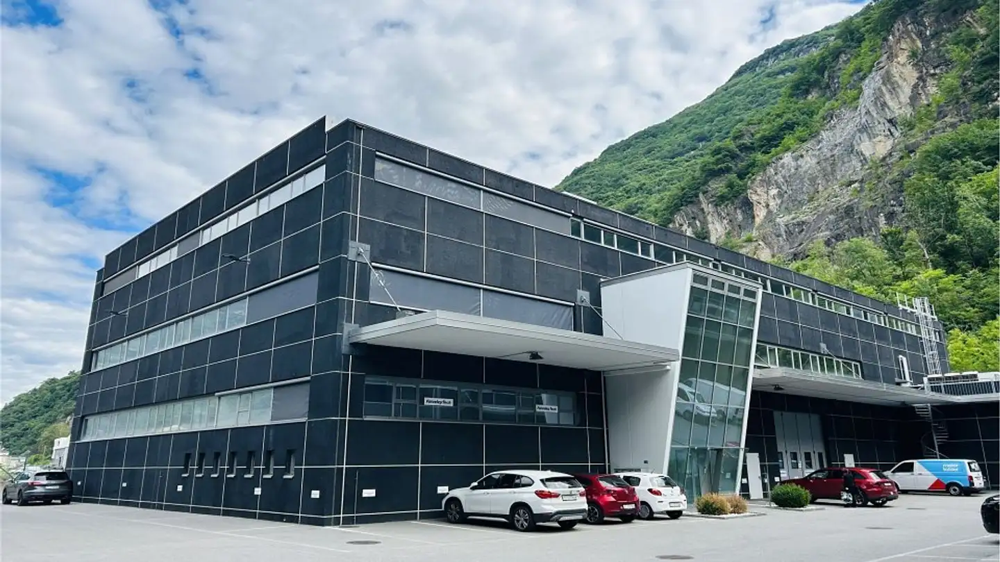 Commercial for rent - 6532 Castione