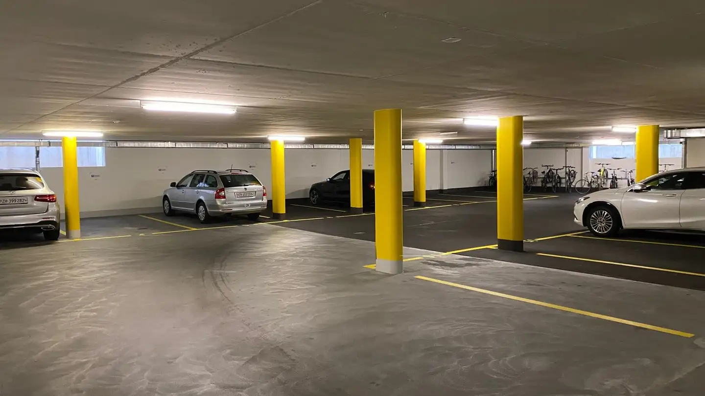 Underground parking space for rent - Schwamendingenstrasse 24, 8050 Zürich