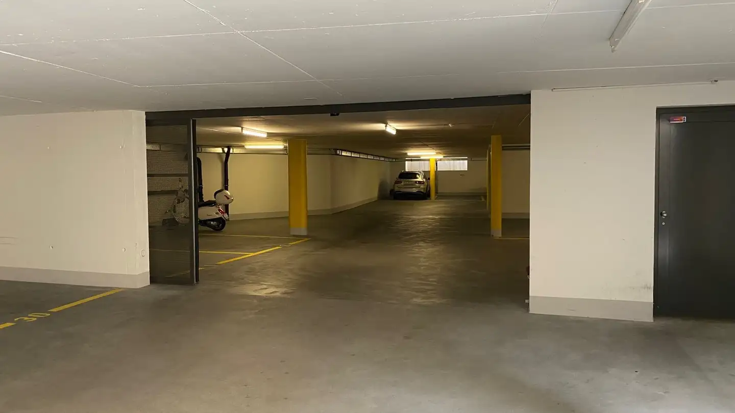 Place de parking souterraine à louer - Schwamendingenstrasse 24, 8050 Zürich - Photo 2