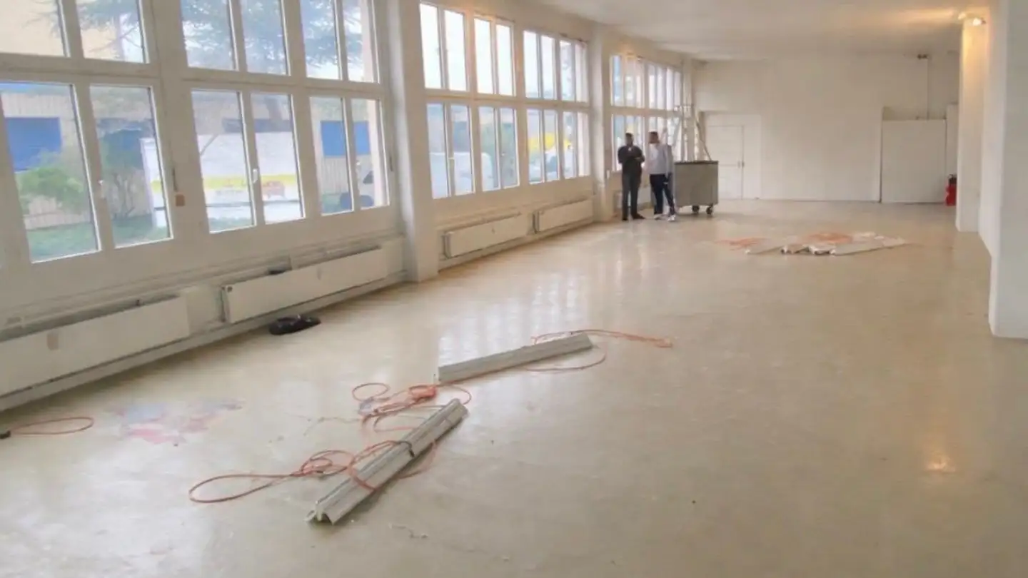Commercial à louer - Hardhofstrasse, 8424 Embrach