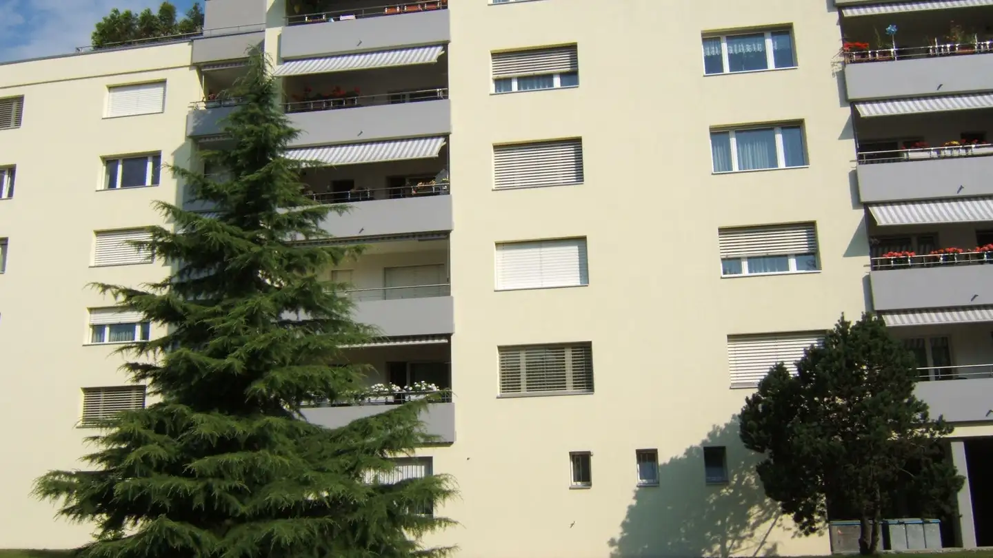 Place de parking extérieure à louer - Rainackerstrasse 12, 8953 Dietikon