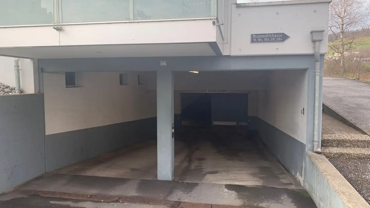 Überdachter Motorradparkplatz mieten - Brunnmattstrasse 18, 6010 Kriens