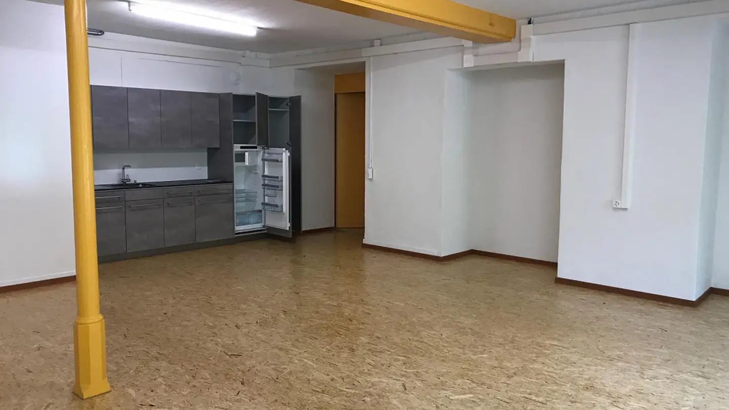 Commercial à louer - Edikerstrasse 18, 8635 Dürnten