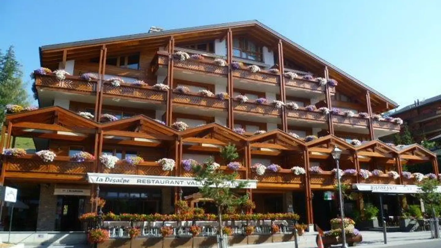 Überdachter Parkplatz mieten - Rue Du Pas De L'ours, 3963 Crans-Montana
