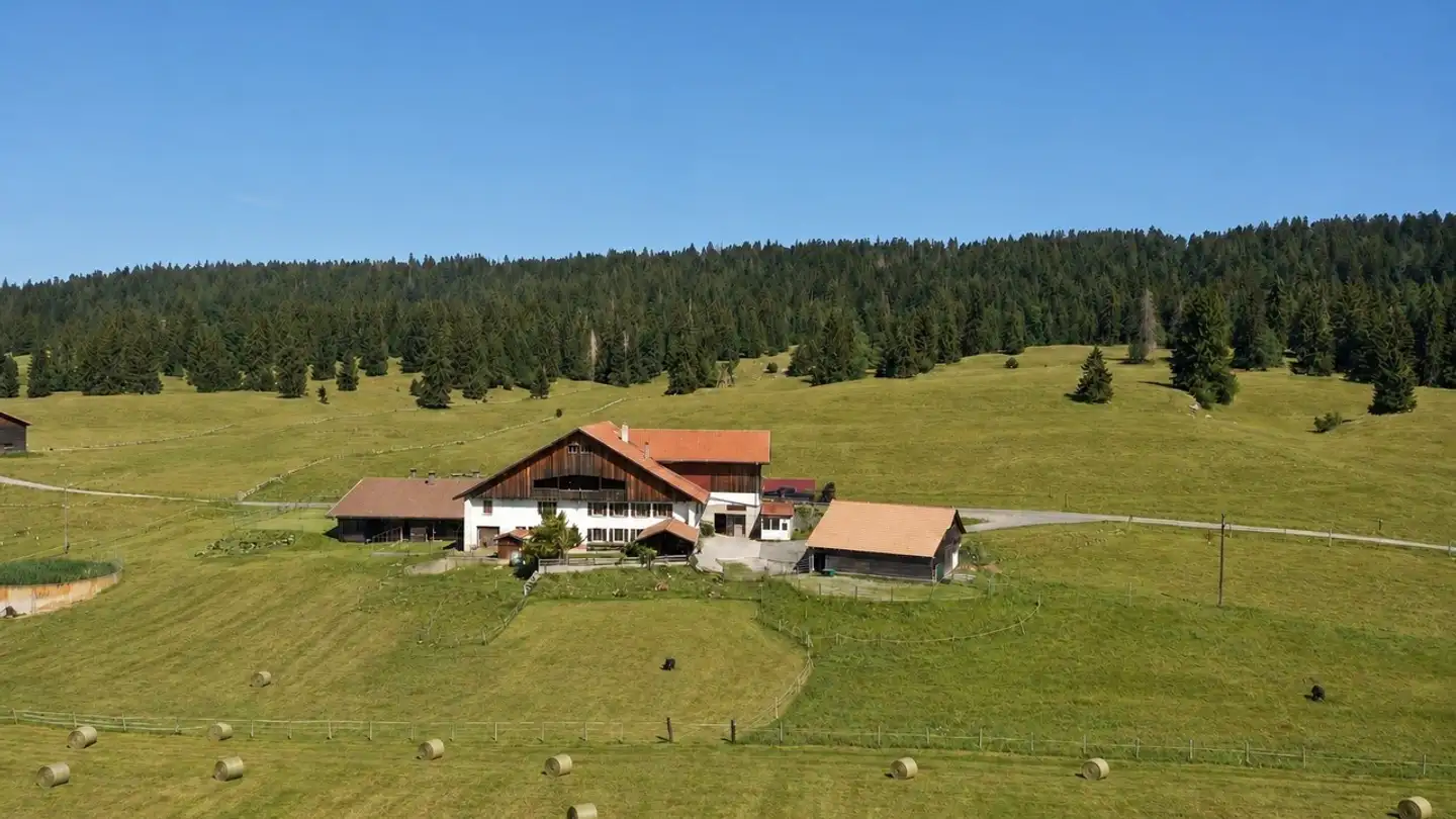 Single house for sale - 2406 La Brévine