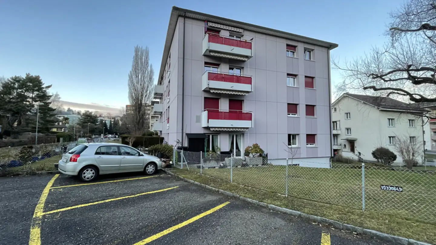 Outdoor motorbike parking space for rent - Chemin de Veilloud 17, 1024 Ecublens VD