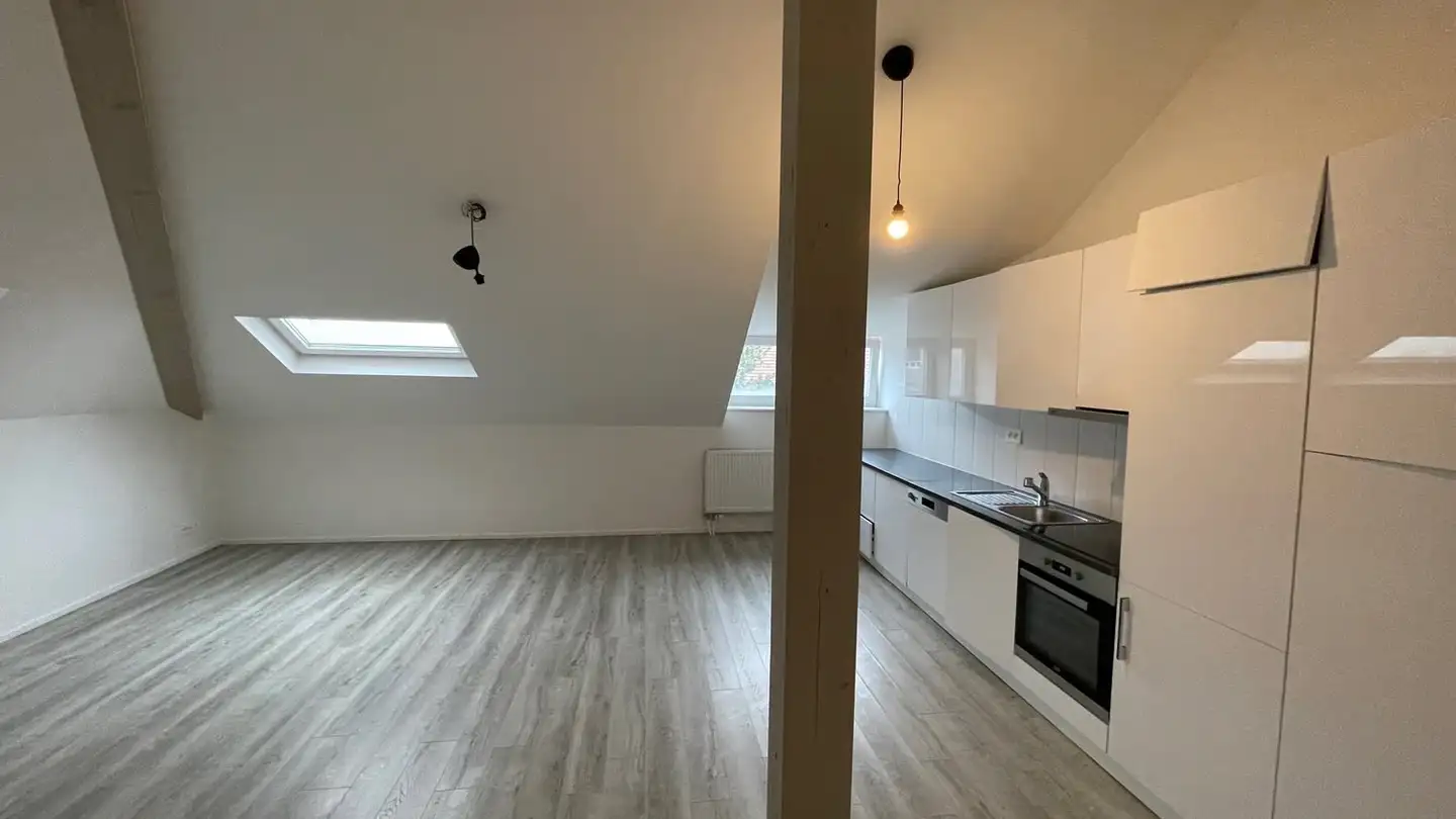 Attique à louer - Rue Du Midi 13, 2610 St-Imier - Photo 3