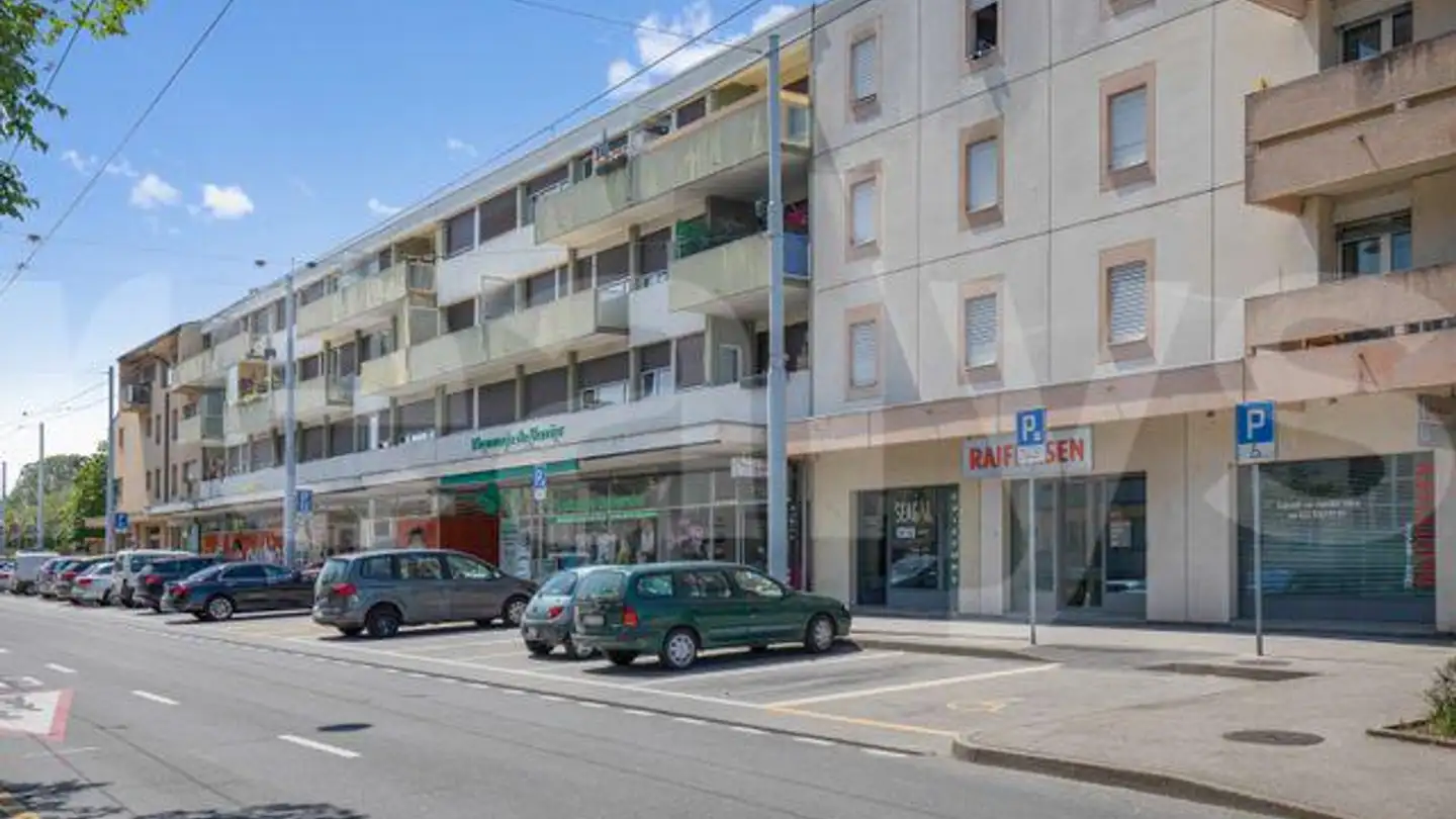 Covered parking space for rent - 1214 Vernier