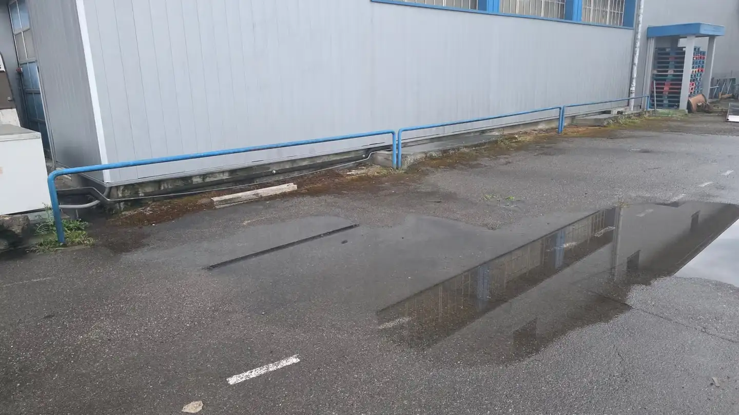 Place de parking extérieure à louer - Wehntalerstrasse 16, 8105 Regensdorf