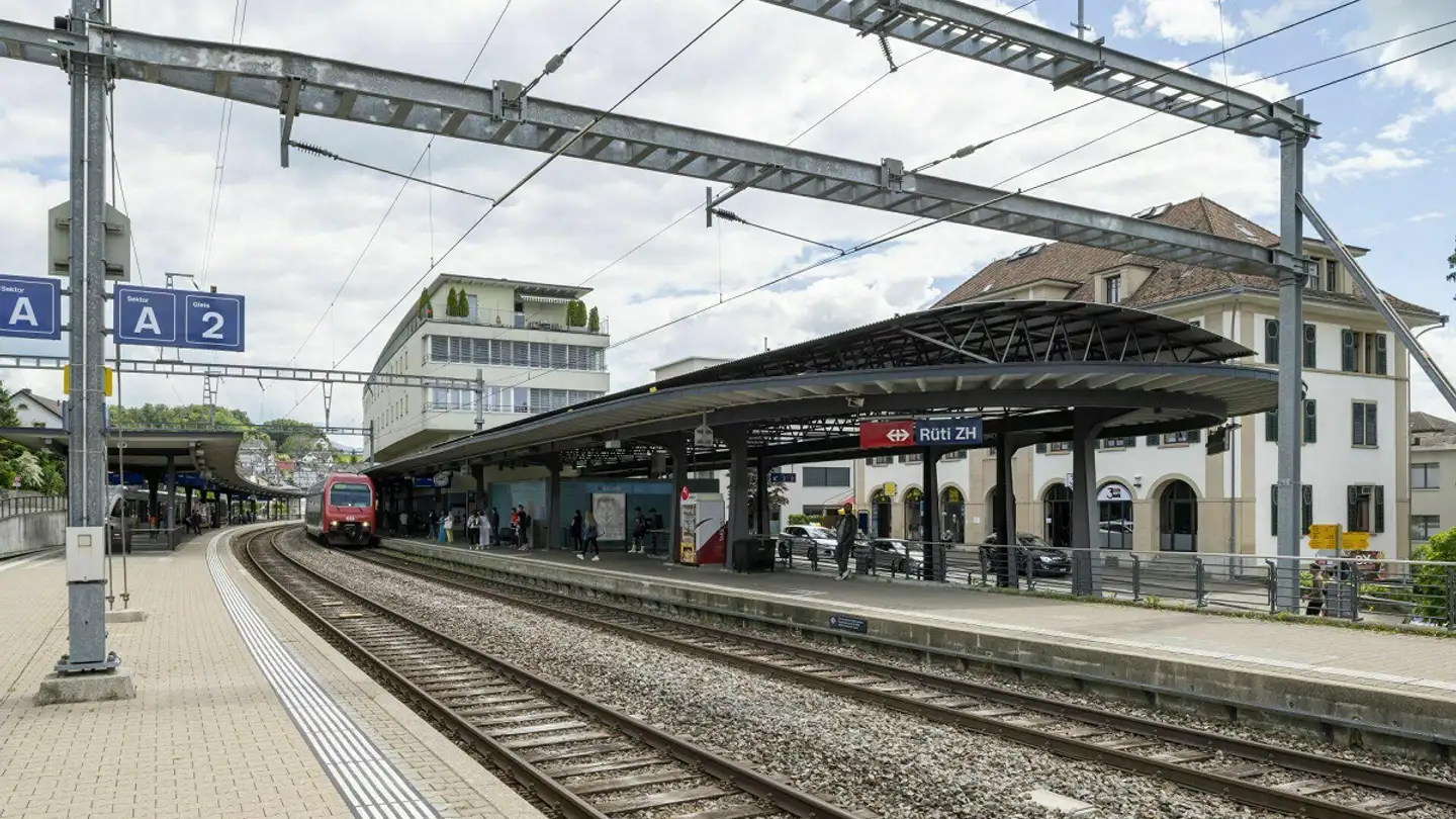 Cabinet médical à louer - Bahnhofstrasse 11, 8630 Rüti ZH