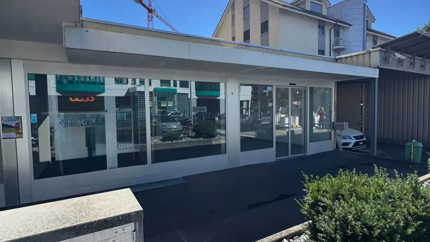 Commercial for rent - Alte Bahnhofstrasse 5, 5610 Wohlen AG