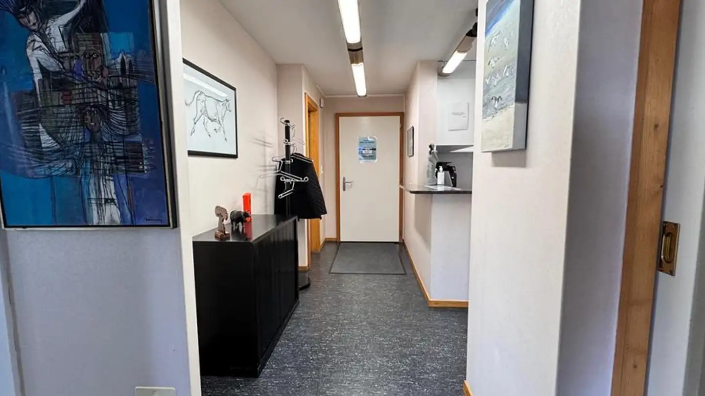 Commercial for sale - 1981 Vex - Photo 2