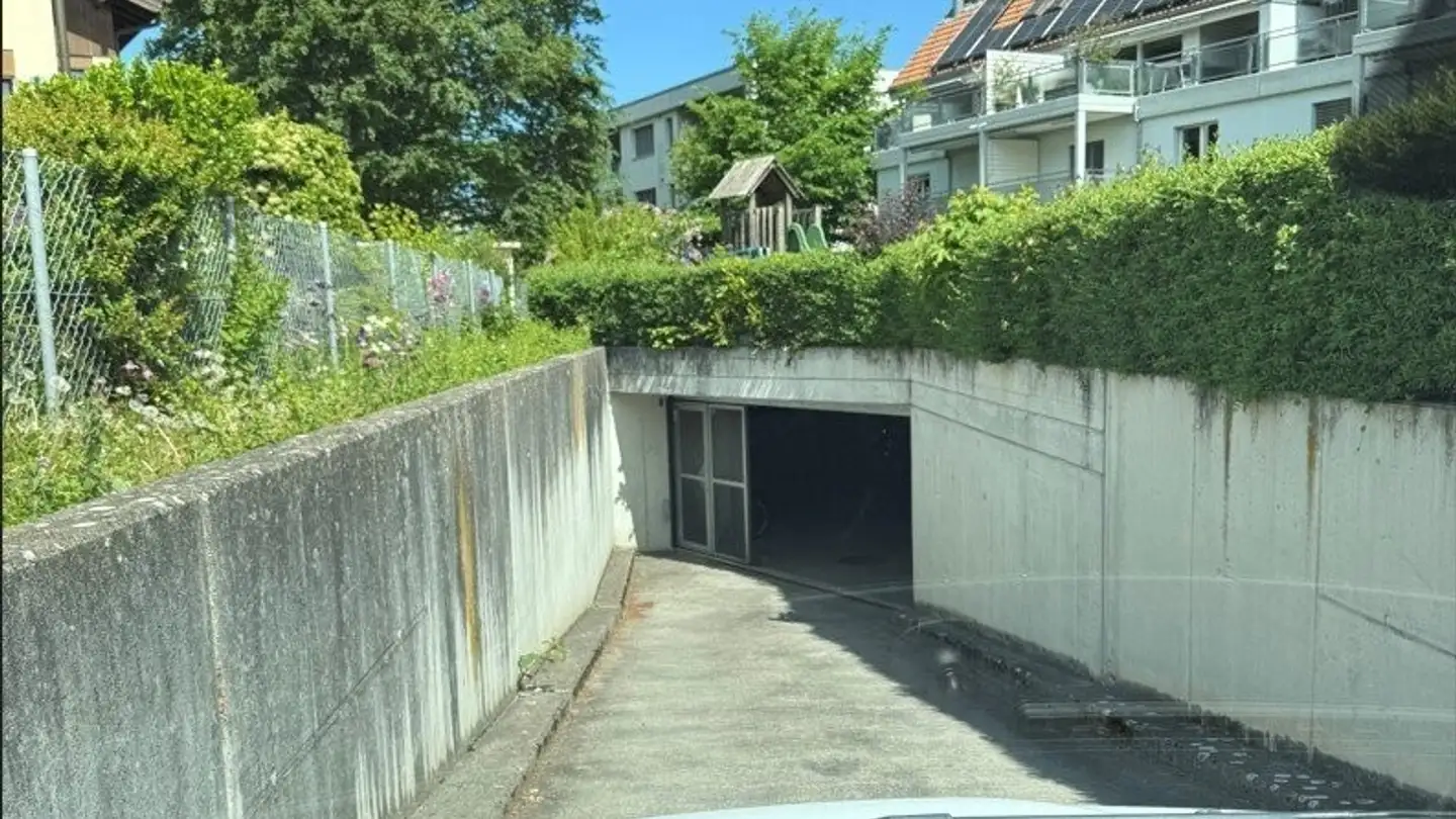 Place de parking couverte à louer - Sustenstrasse 28, 3604 Thun - Photo 2