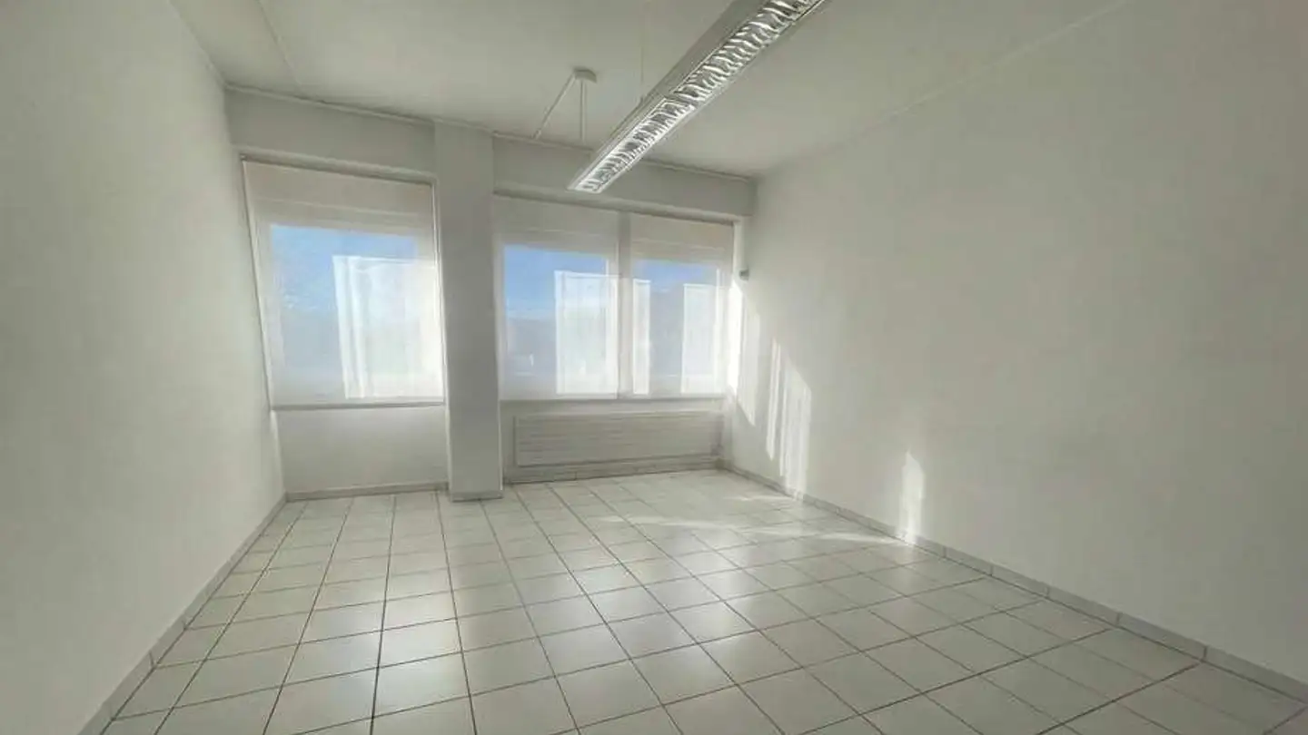 Office space for rent - 6928 Manno