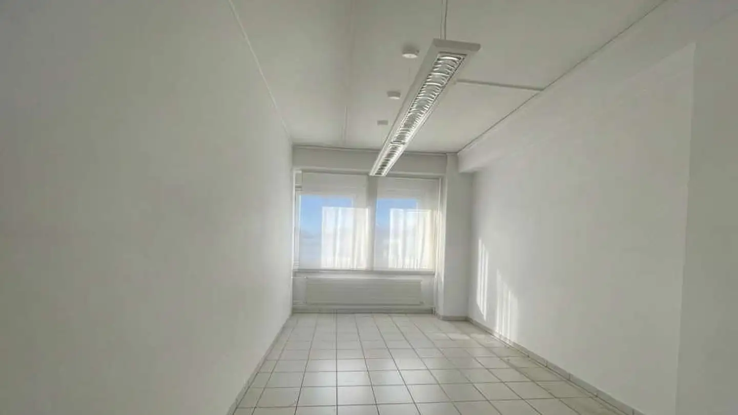 Office space for rent - 6928 Manno - Photo 2