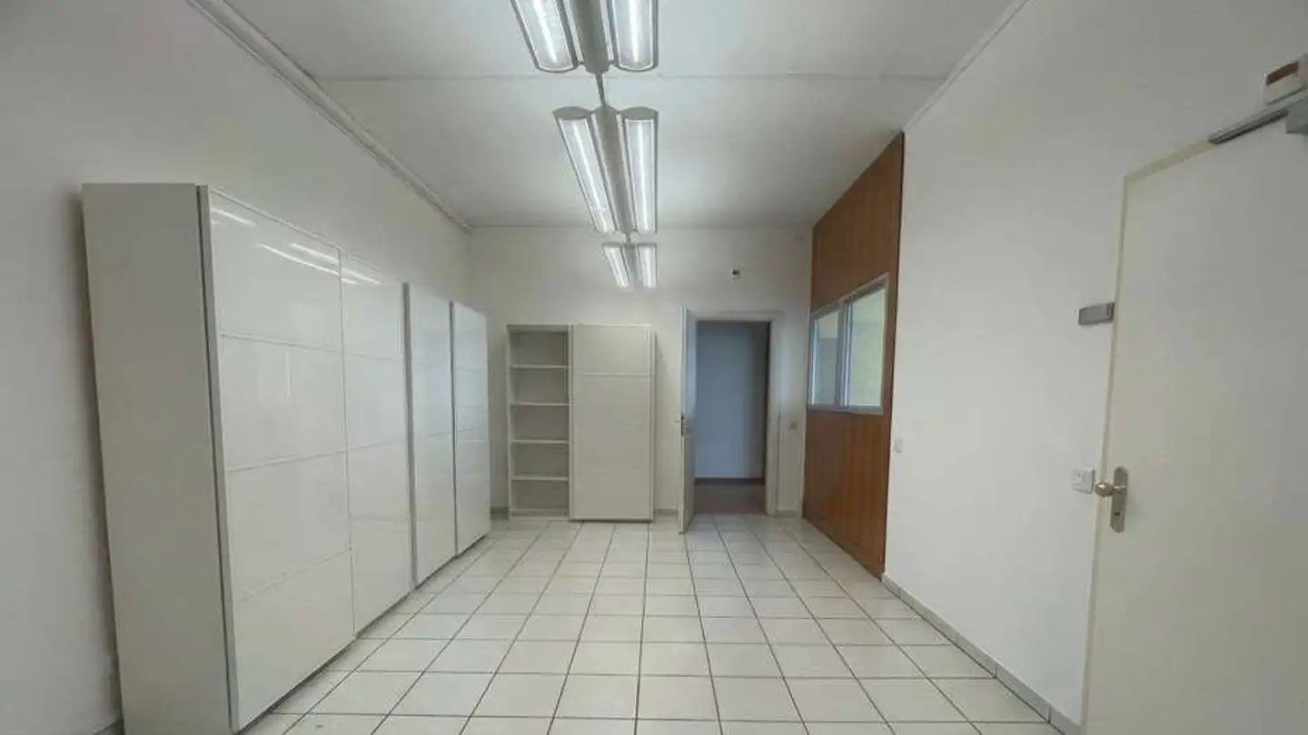 Office space for rent - 6928 Manno - Photo 3