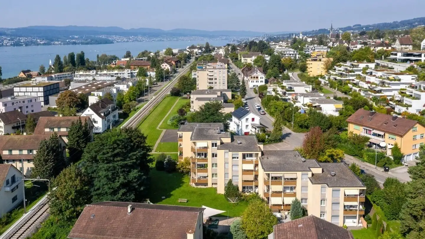 Place de parking intérieure pour moto à louer - Herweg 18, 8708 Männedorf