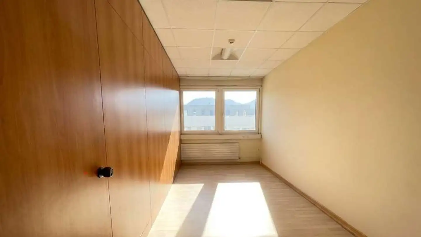 Office space for rent - 6928 Manno - Photo 2