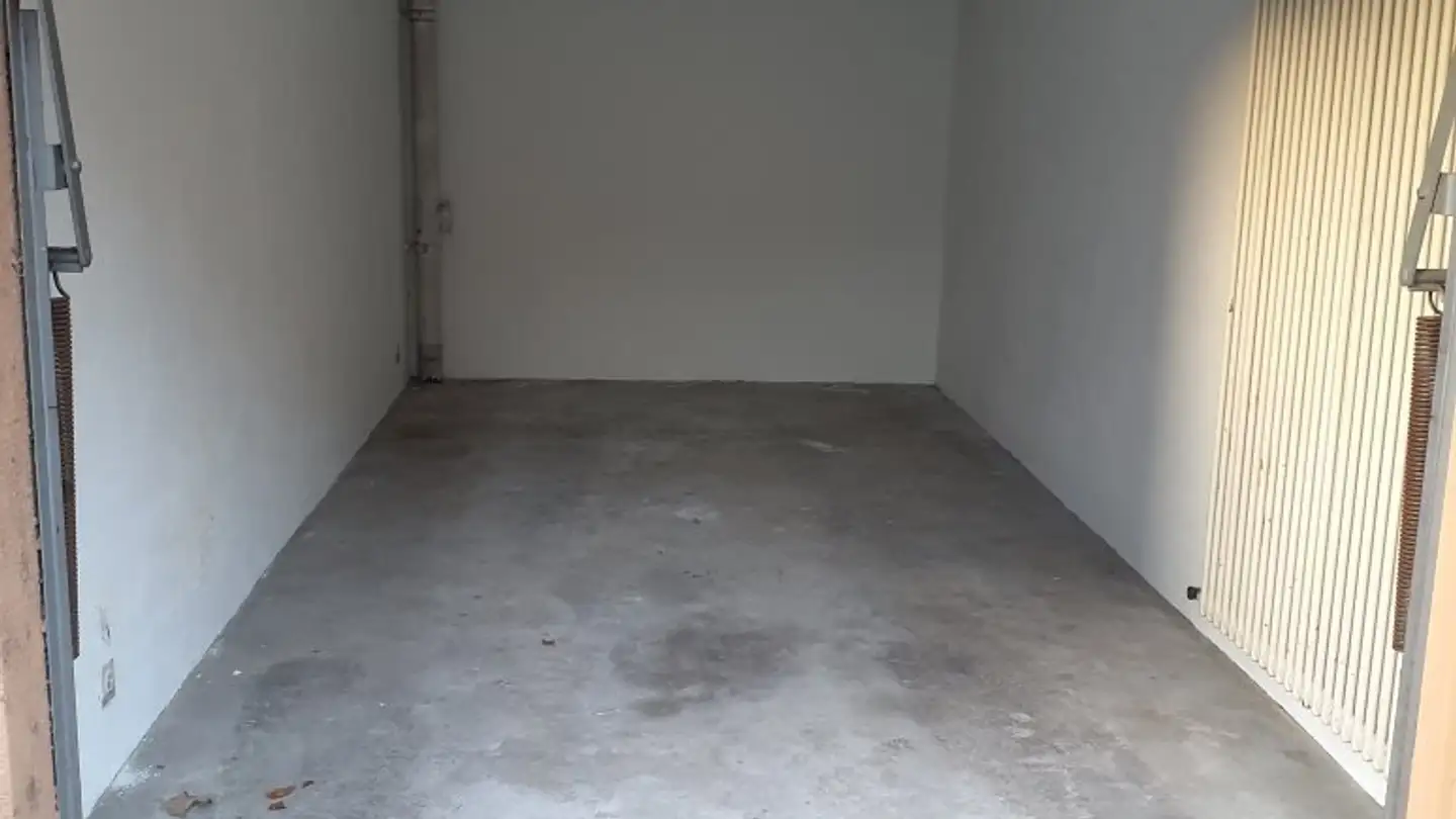 Single garage for rent - Chemin Du Vieux-Canal 8, 1950 Sion - Photo 2