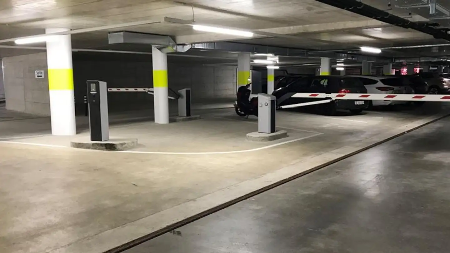 Tiefgaragenstellplatz mieten - Rue De La Charrière 61, 2300 La Chaux-de-Fonds