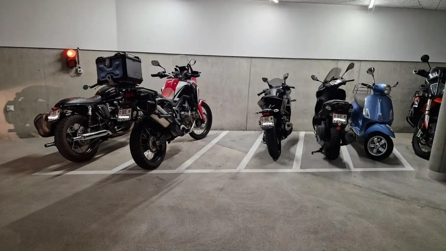Indoor motorbike parking space for rent - Molkereiweg, 3600 Thun - Photo 2
