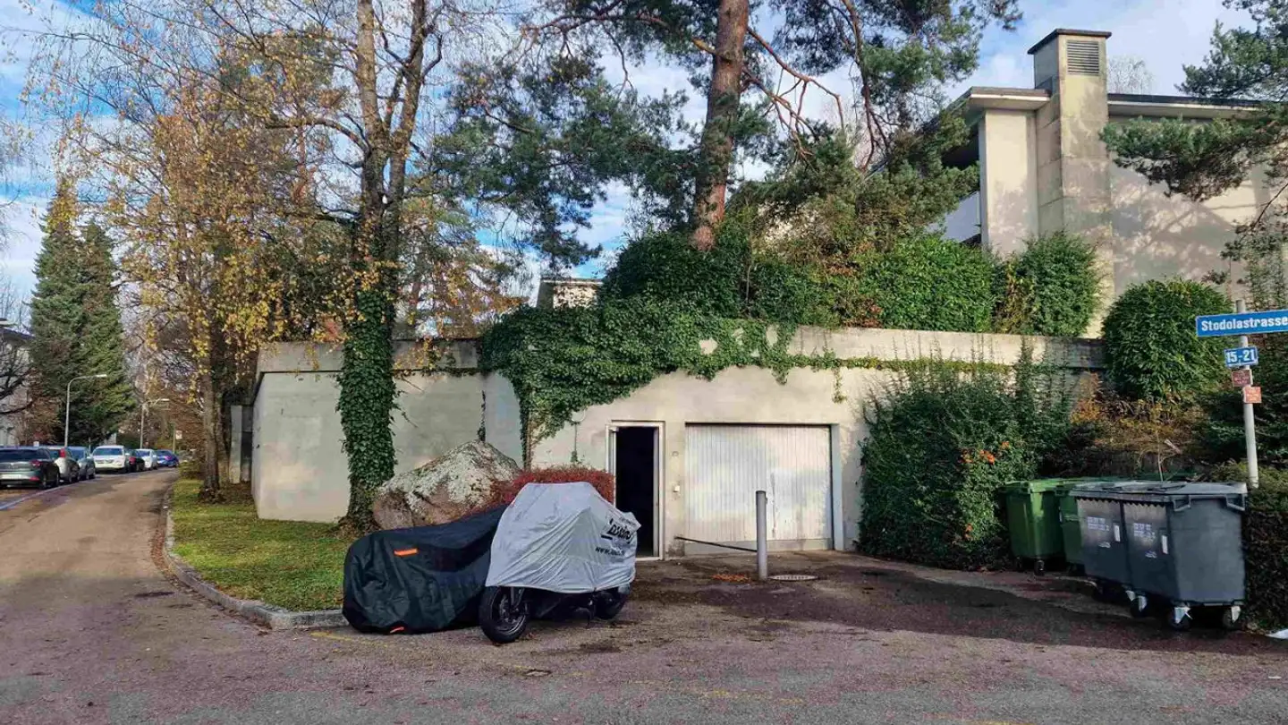 Single garage for rent - Stodolastrasse 3, 8053 Zürich