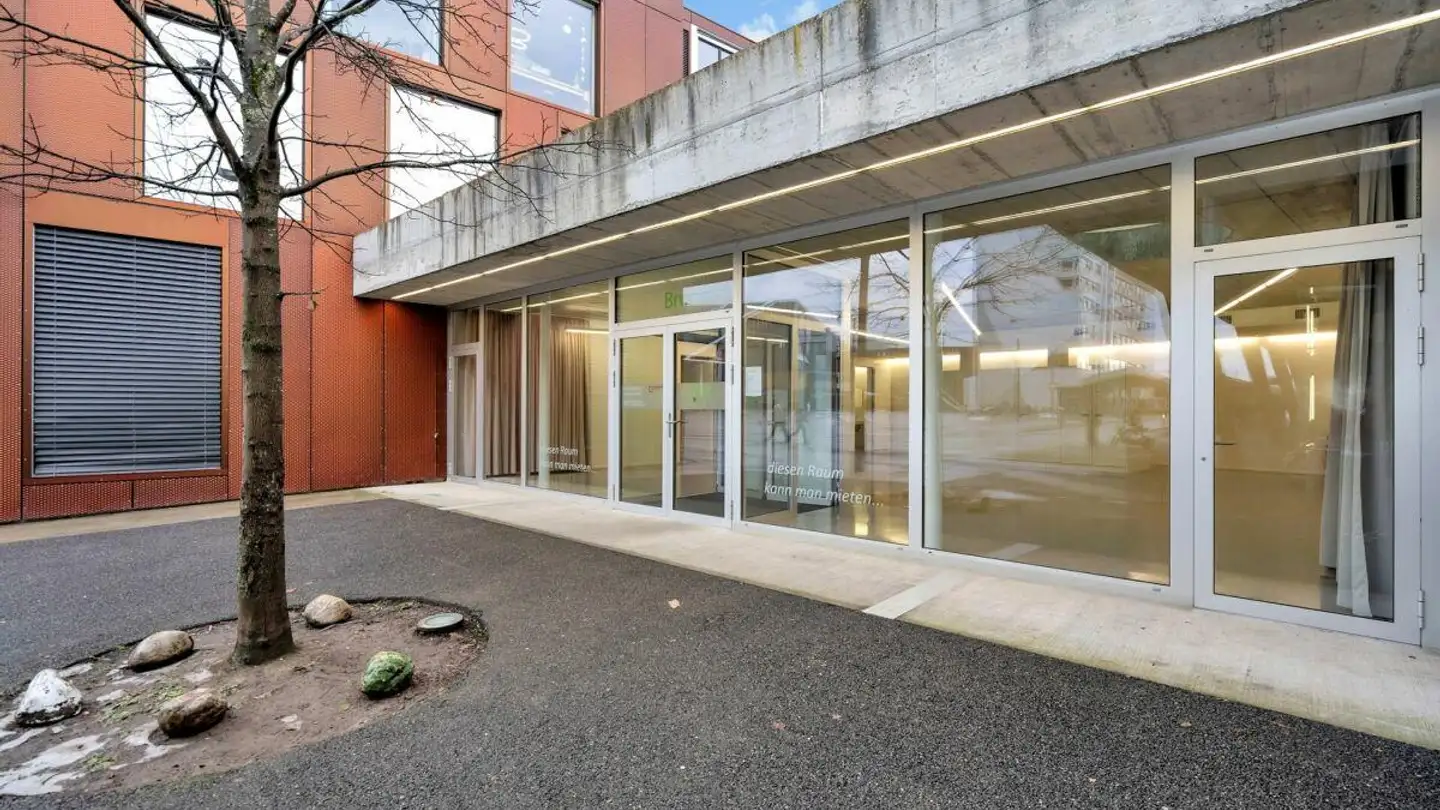Commercial à louer - Gilberte-De-Courgenay-Platz 10, 3027 Bern