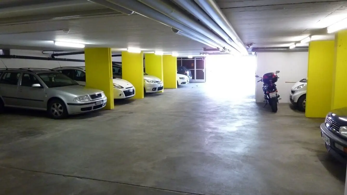 Place de parking intérieure pour moto à louer - Obermülistrasse 37, 8320 Fehraltorf