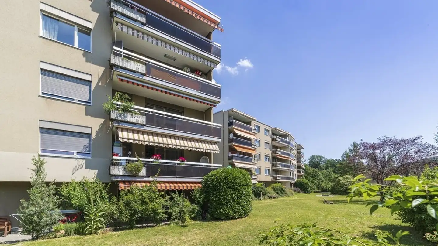 Outdoor parking space for rent - Rue Des Battieux 30, 2000 Neuchâtel