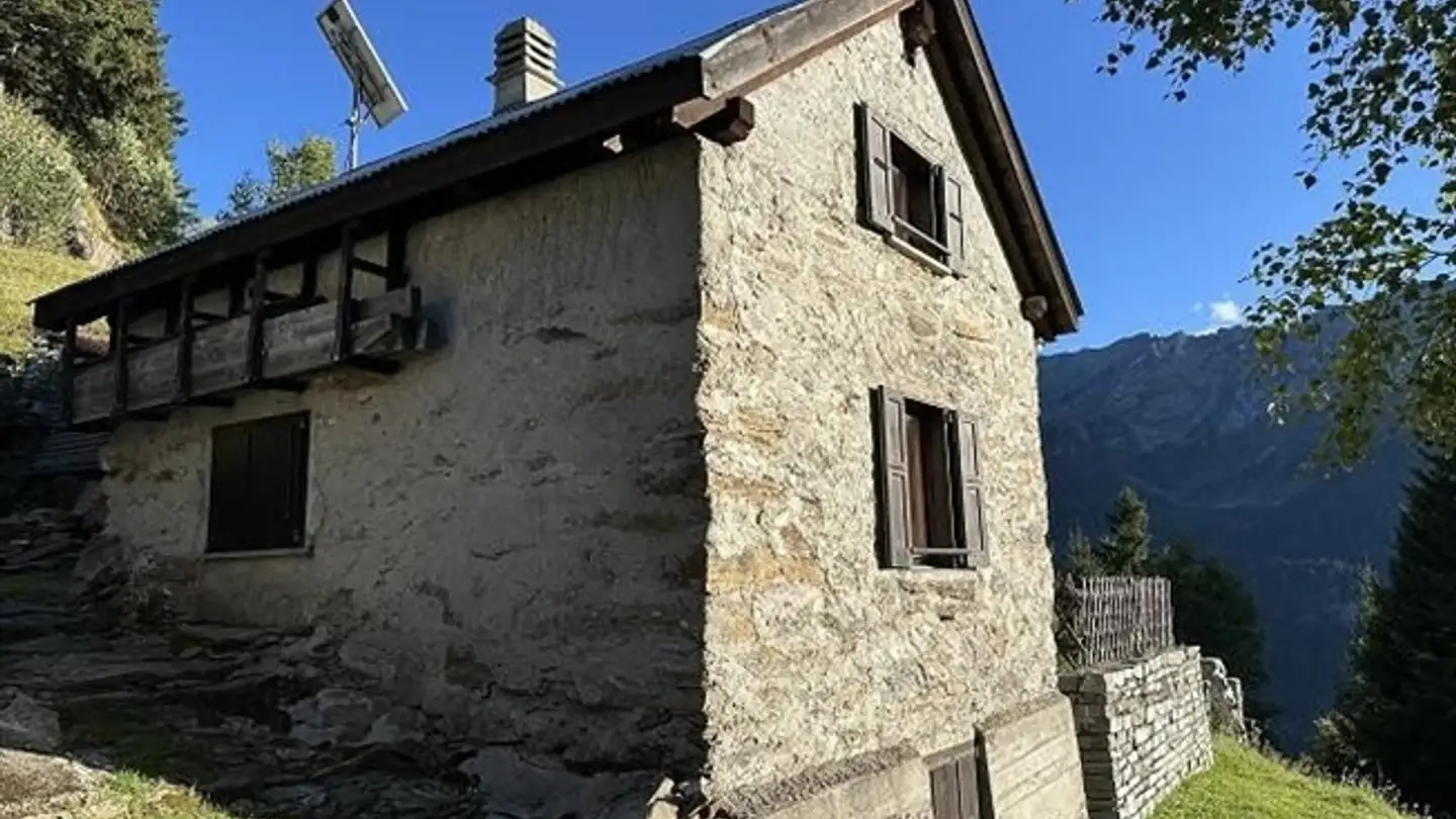 House for sale - 6780 Airolo