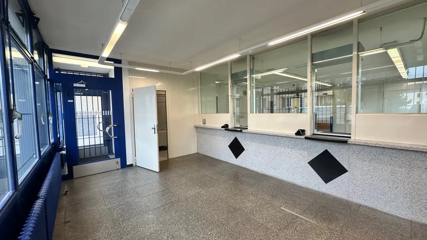 Commercial for rent - Bahnhofstrasse 1, 4657 Dulliken - Photo 2