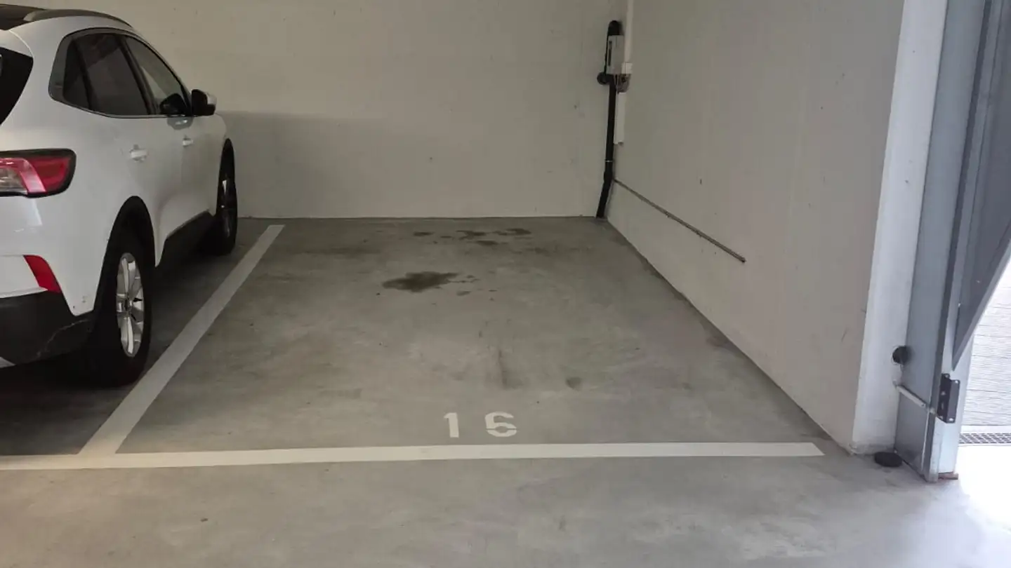 Parcheggio sotterraneo in affitto - Stanserstrasse 66, 6373 Ennetbürgen