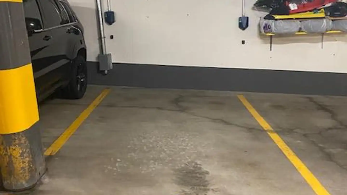 Place de parking extérieure à louer - Hagenbuchrain 14d, 8047 Zürich