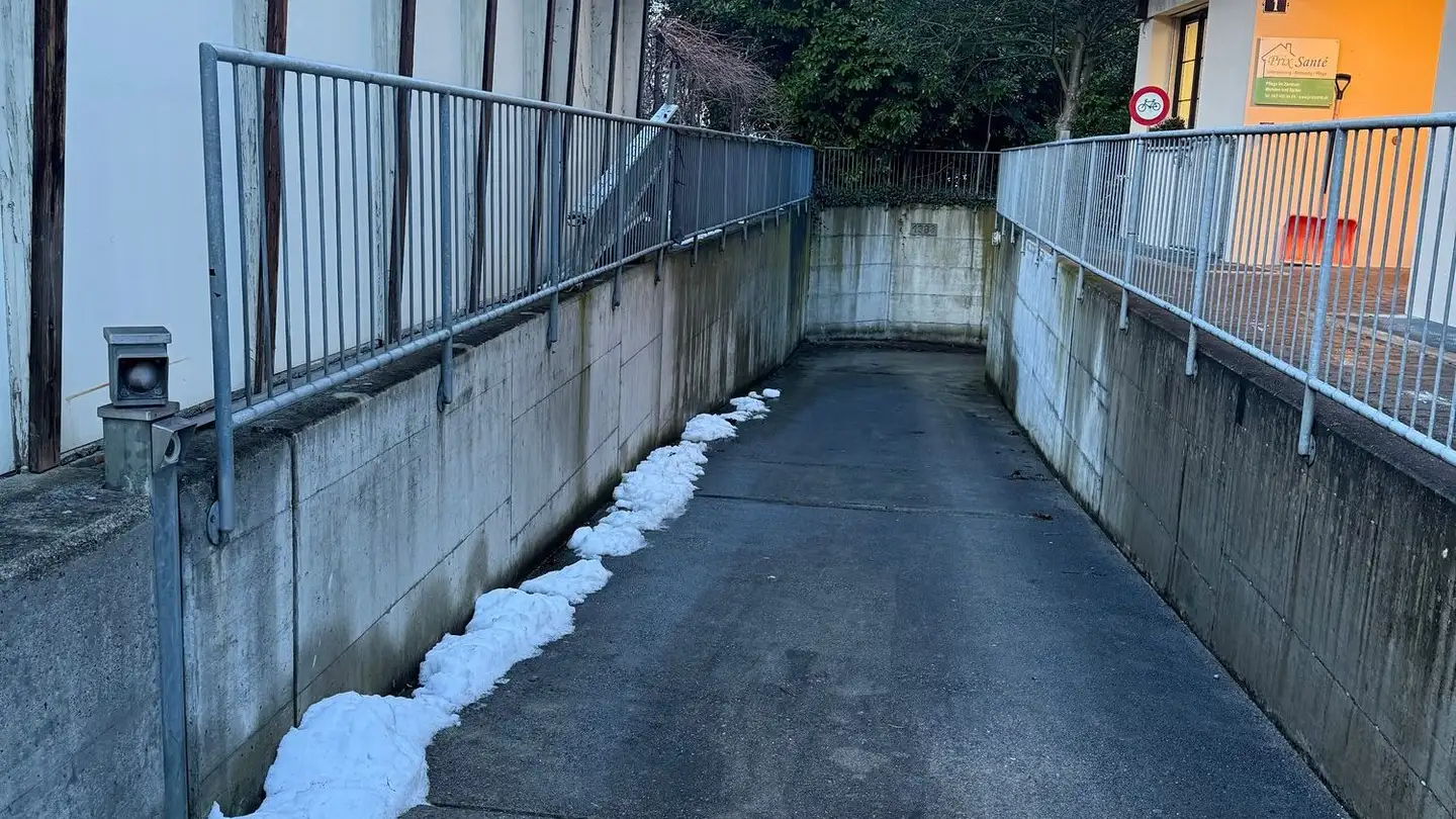 Underground parking space for rent - Neuwiesenstrasse 1, 8610 Uster - Photo 2