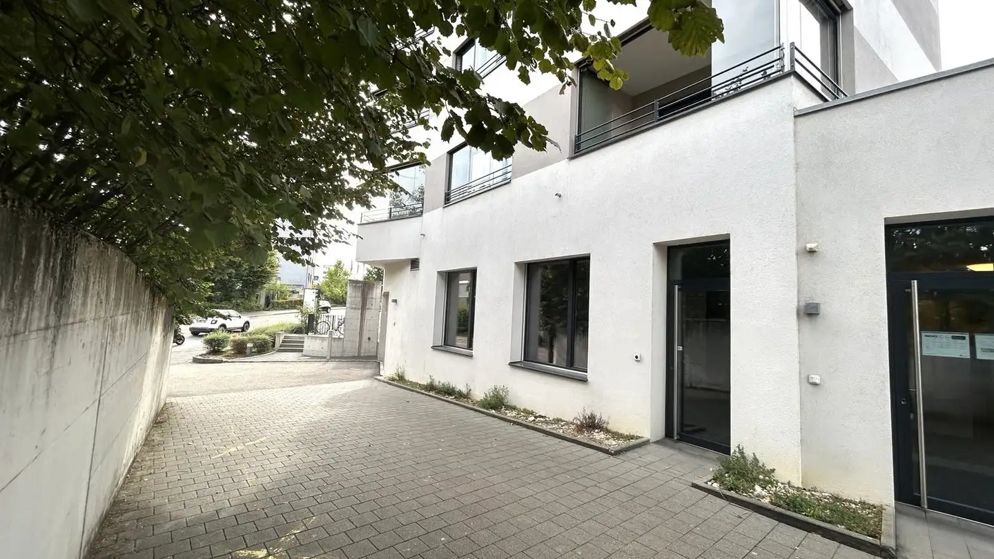 Commercial for rent - Bottmingerstrasse 72, 4104 Oberwil BL - Photo 2