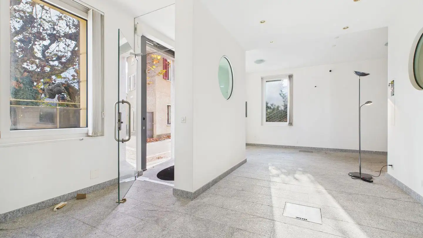 Spazio ufficio in vendita - 6927 Agra