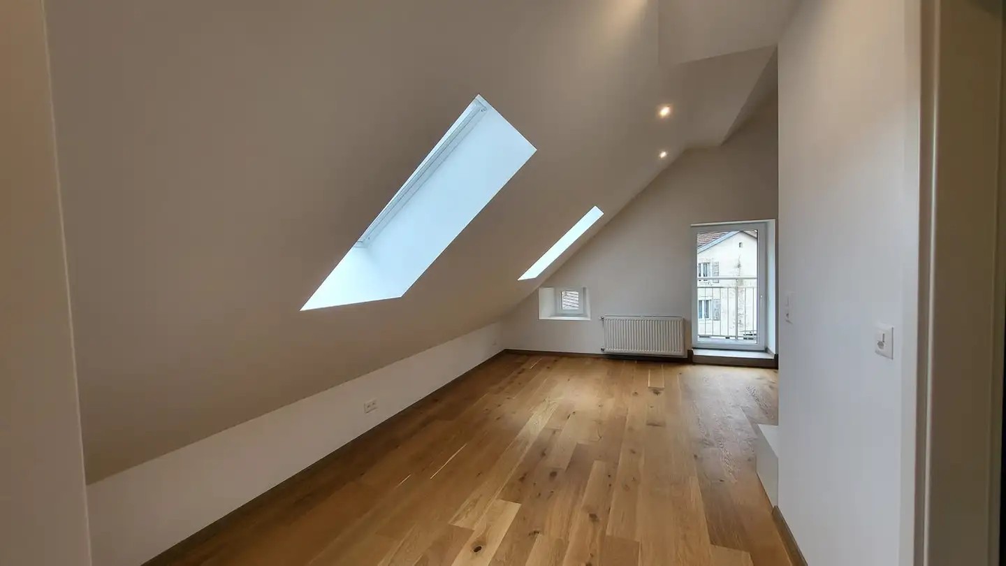 Dachgeschosswohnung mieten - Sur Le Crêt, 2108 Couvet - Foto 3