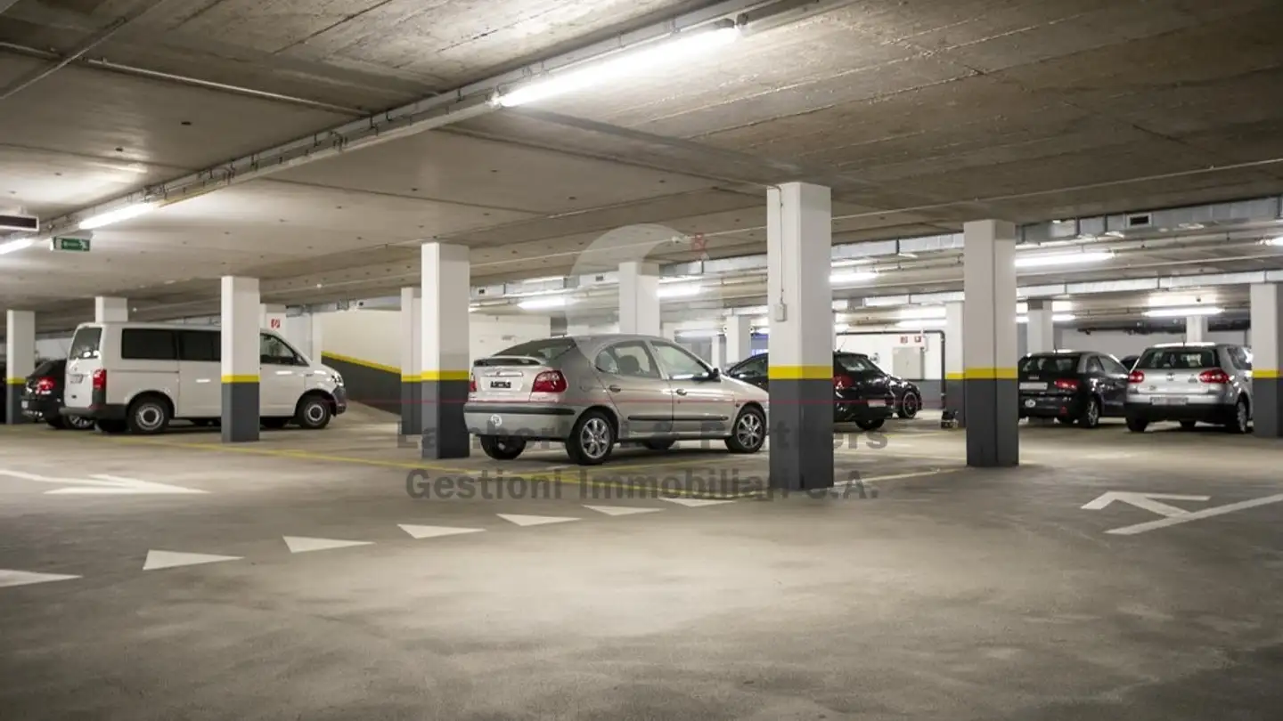 Underground parking space for rent - Via Luigi Lavizzari 8, 6600 Locarno