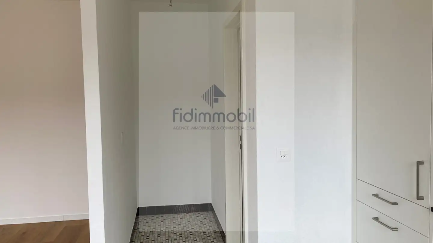 Studio for rent - Avenue Léopold-Robert 58, 2300 La Chaux-de-Fonds - Photo 3