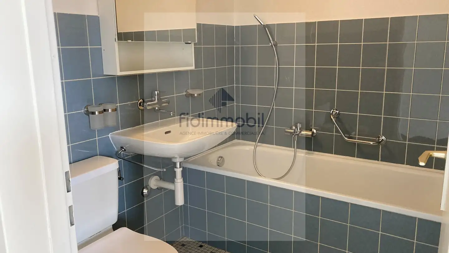 Studio for rent - Avenue Léopold-Robert 58, 2300 La Chaux-de-Fonds - Photo 4