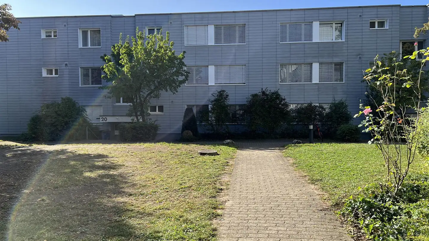 Indoor motorbike parking space for rent - Riedhofstrasse, 8408 Winterthur