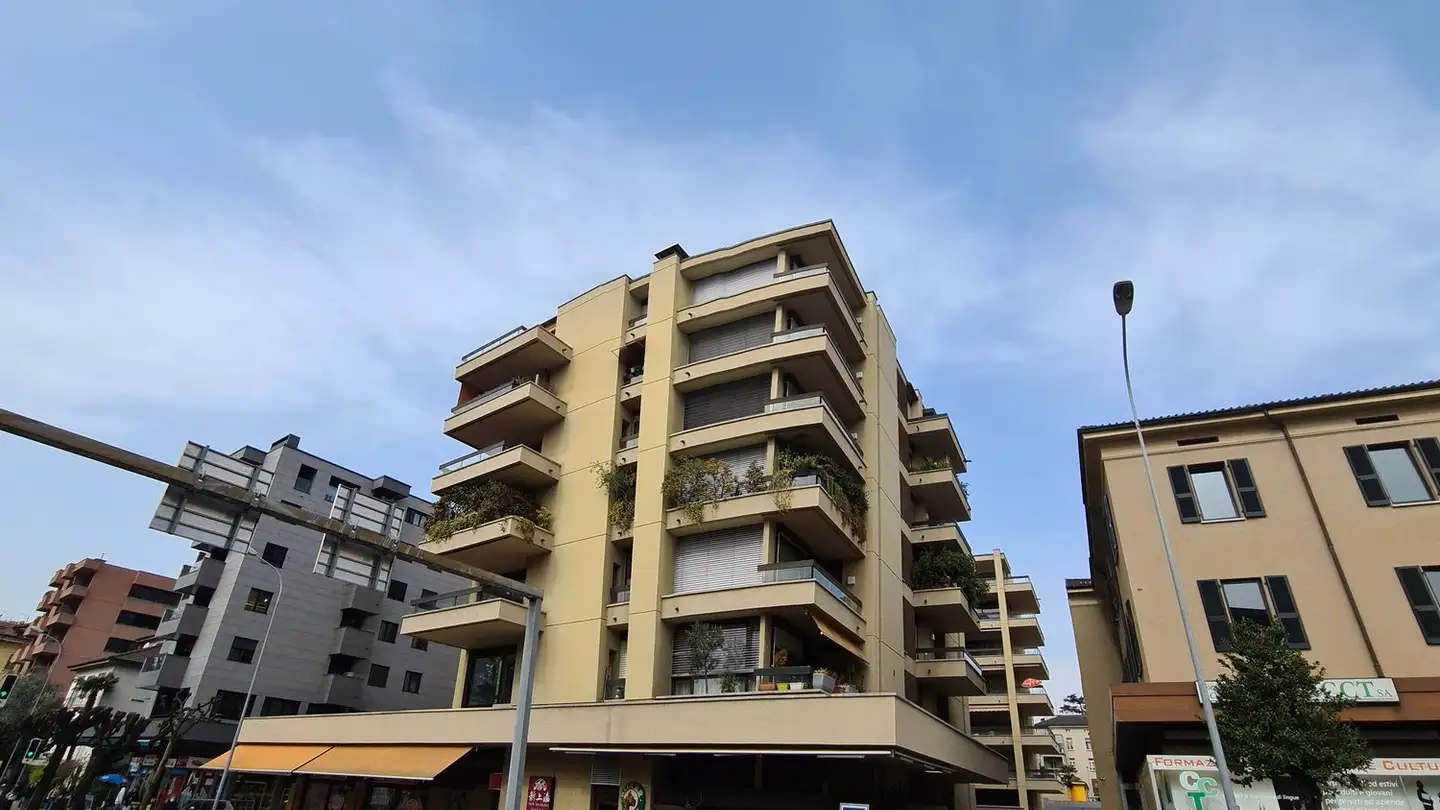 Tiefgaragenstellplatz mieten - Viale Carlo Cattaneo 25, 6900 Lugano - Foto 4