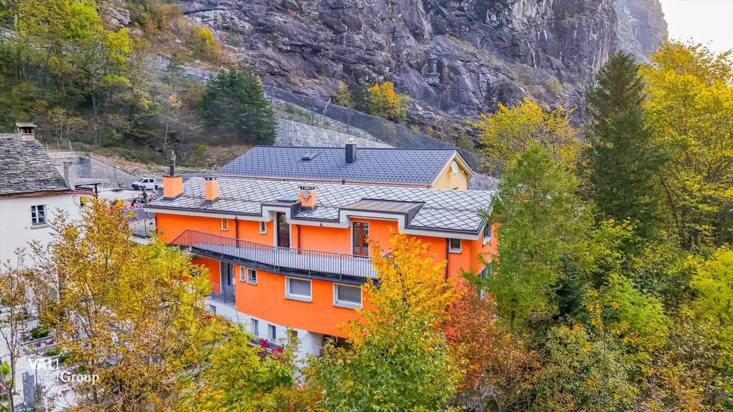 Mixed-use building for sale - 3907 Simplon Dorf