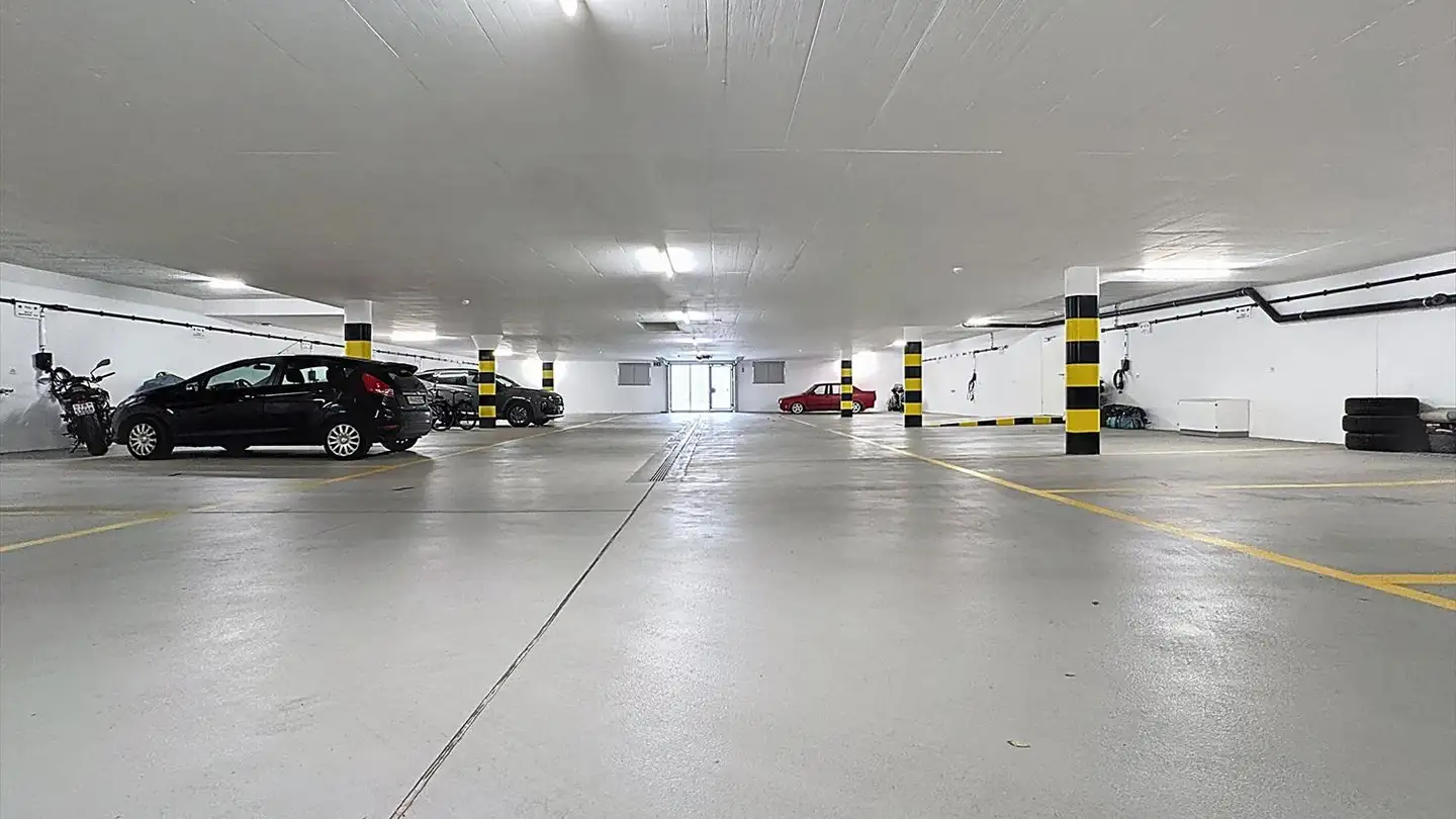 Place de parking extérieure à louer - Route De La Léchère 1-3, 1566 St-Aubin FR - Photo 2