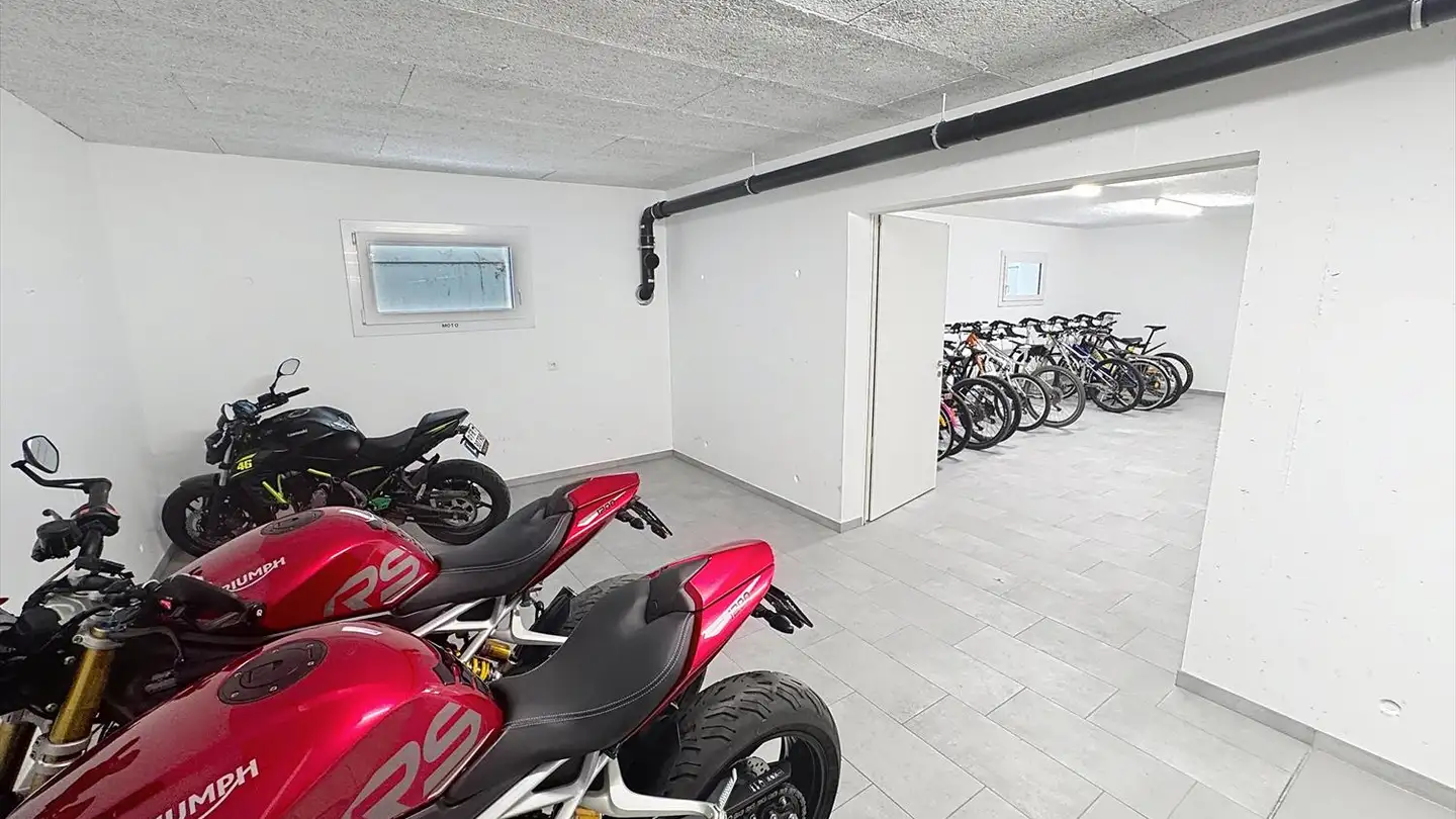 Place de parking extérieure à louer - Route De La Léchère 1-3, 1566 St-Aubin FR - Photo 3