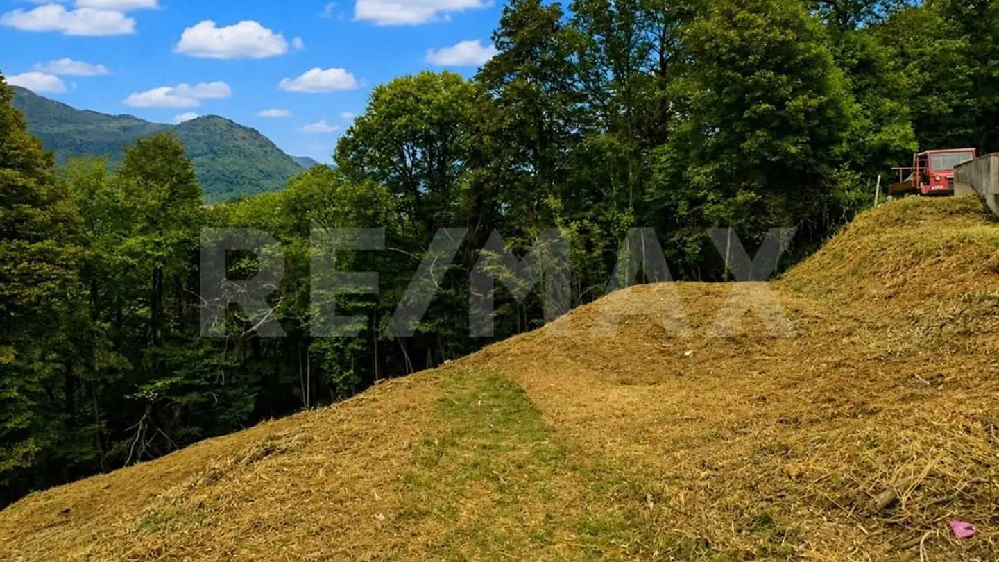 Constructible plot for sale - 6993 Iseo